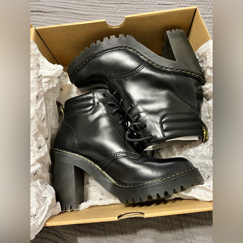 Like new! Dr. Martens Persephone Boots Size 10 (EU42)